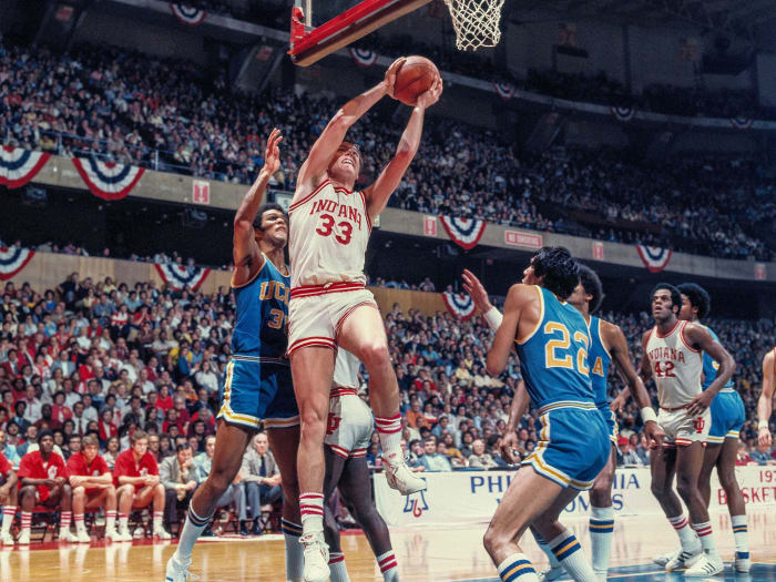 Indiana's Tom Abernethy (33) and UCLA center/forward Rich Washington (31) during the NCAA Men's National Basketball Final Four semifinal game held in Philadelphia, PA